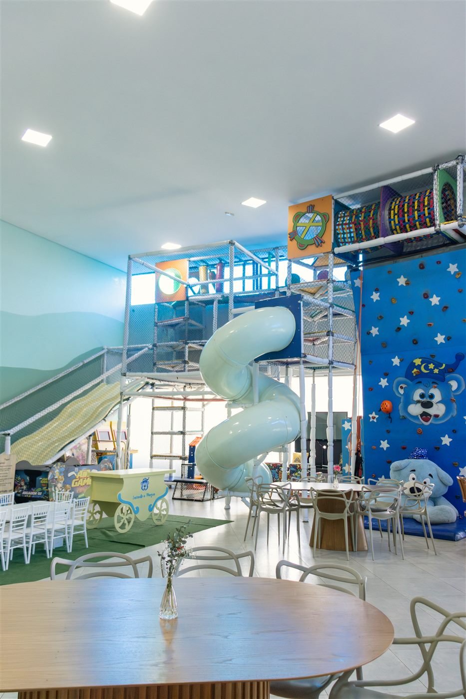 Brinquedão, escalada e touro mecânico do Encanto e Magia